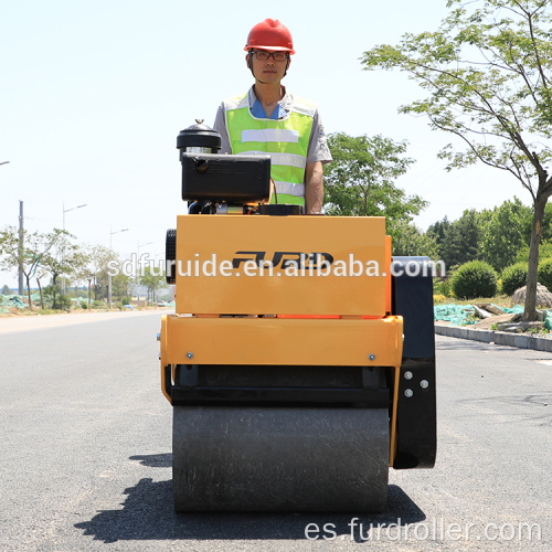 Camina detrás de un liso vibratorio compactador liso